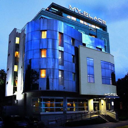 My Place Hotel Ni Exterior foto