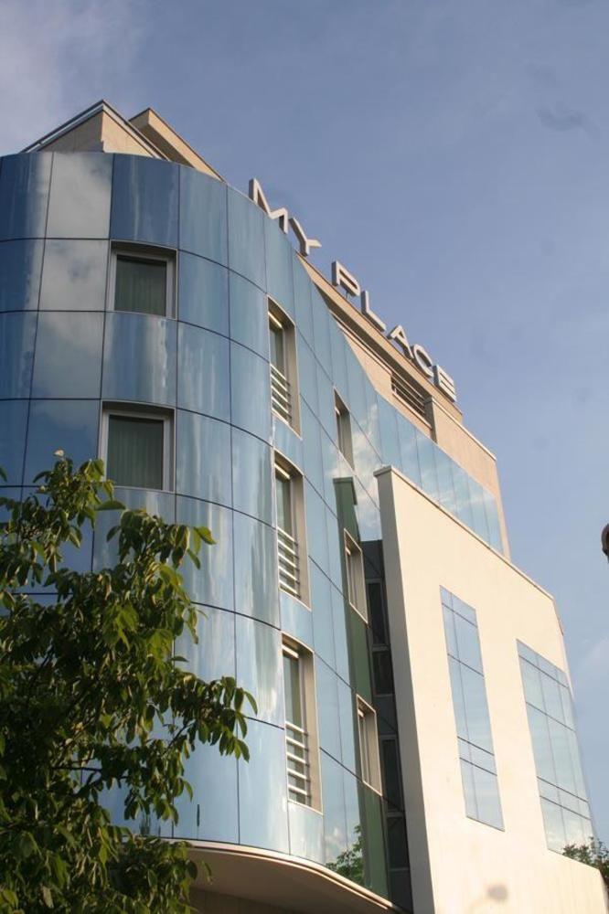 My Place Hotel Ni Exterior foto